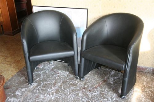 1988 - poltroncina in pelle su rotelle.jpg